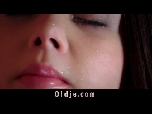 б. Jewel freshy muffin накачивает старый член